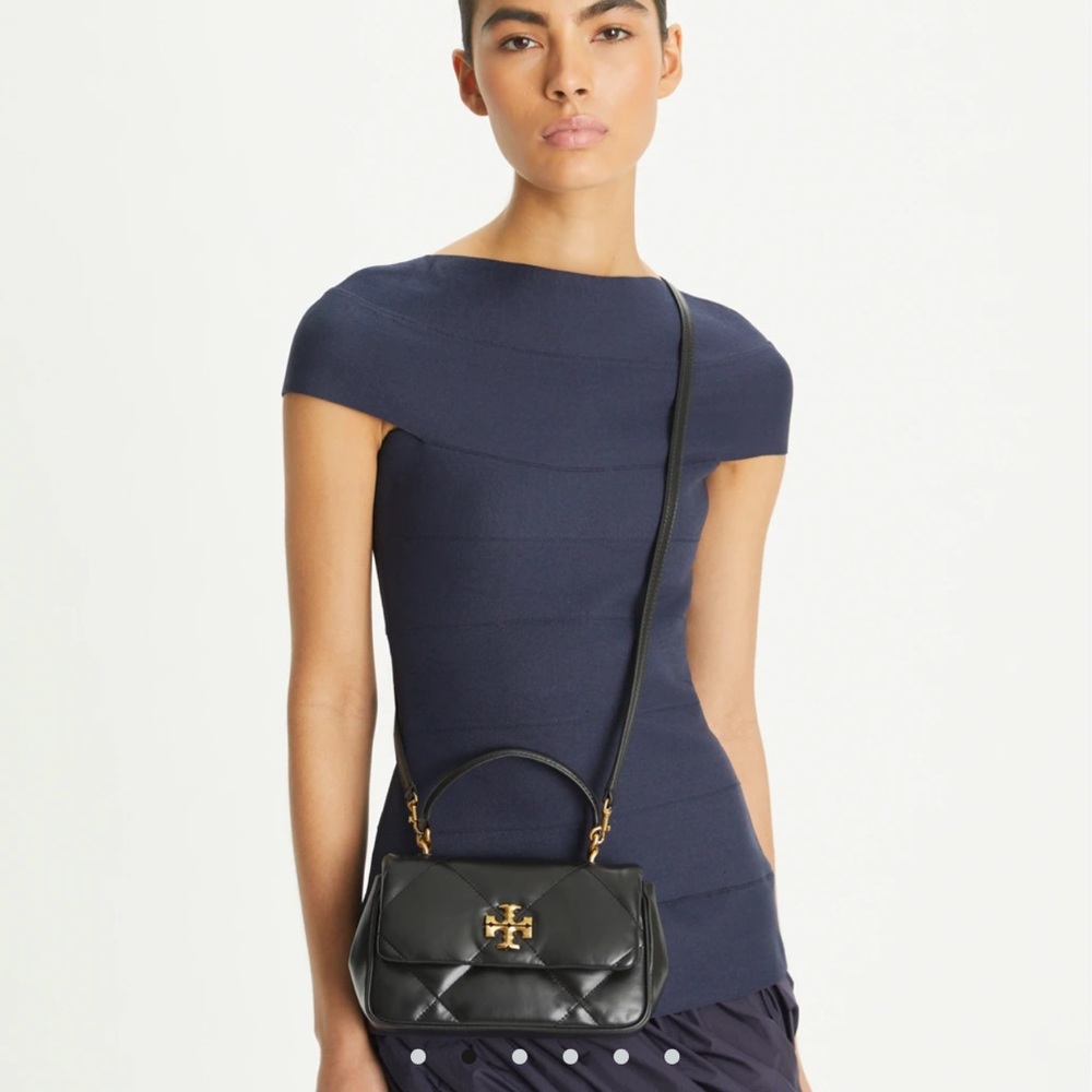 Black and Gold Quilted Shoulder Bag with Structured Design - Picture 7 of 9